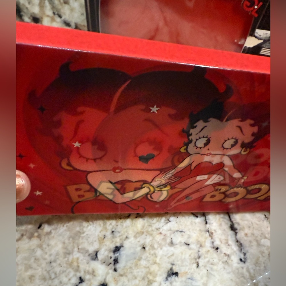 NWT Betty Boop x Glamlite 15 Eyeshadow Holographic Palette - Picture 4 of 14